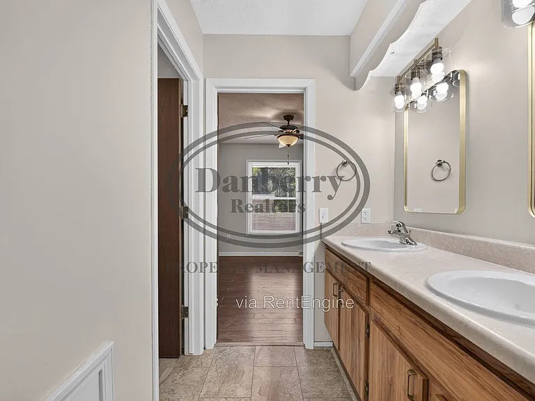 5409 Westcastle Dr #4 — Photo 23