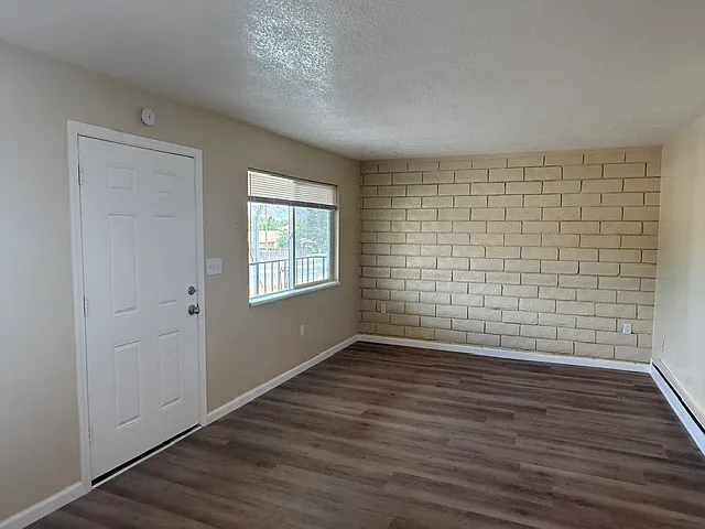 420 E Park St — Photo 2