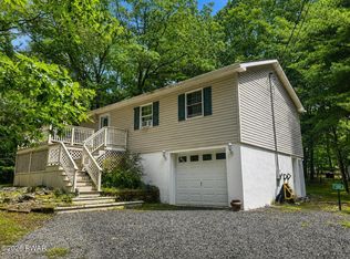115 Tinkwig Dr, Hawley, PA 18428
