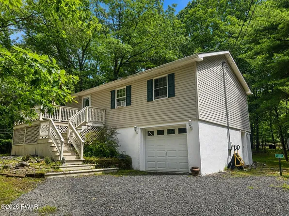 115 Tinkwig Dr, Hawley, PA 18428