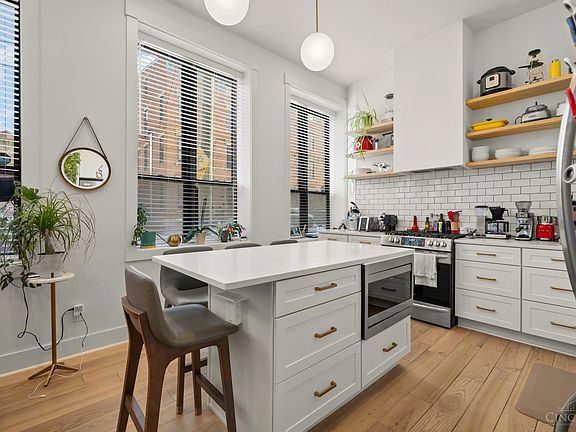 4th image of 1909 Race St #1