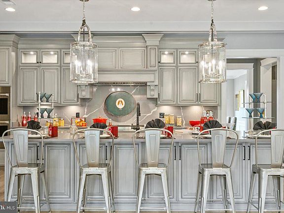 5th image of Saint Louis Rd