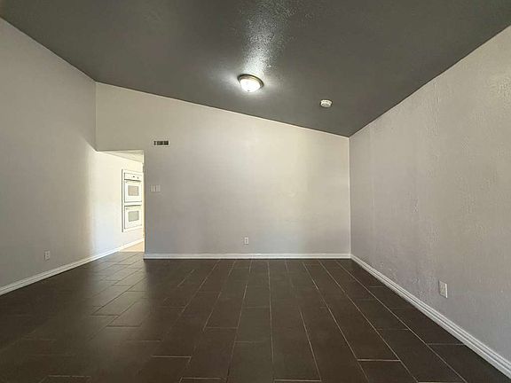 3rd image of 2605 Woodside Dr