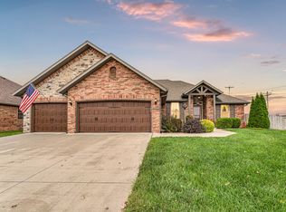 719 N Milton Dr, Nixa, MO 65714