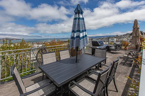 Why Stay in a Hotel? Rare North Beach Executive Furnished + Private Rooftop Deck at North Beach — Photo 2