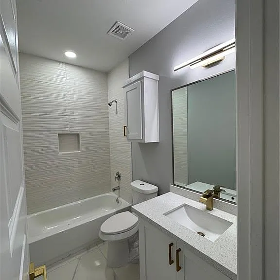 5600 Northwestern Ave #1 — Photo 6