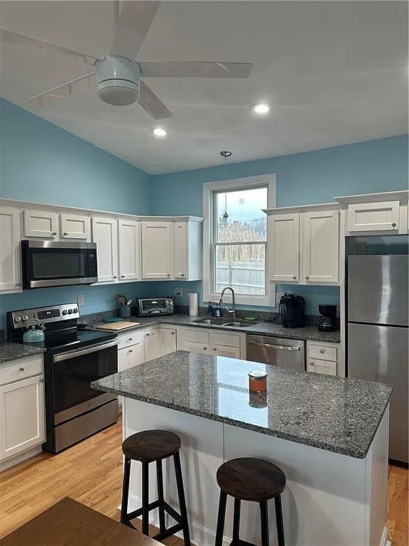 3 bed, 1373 sqft, $3,000 — Photo 2