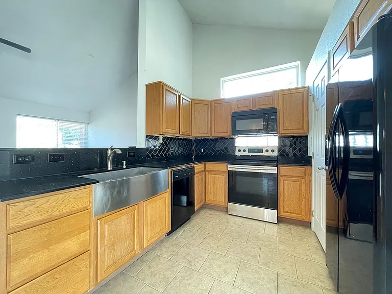 206 Ariana Ct — Photo 5