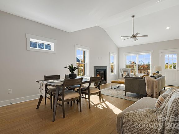 3rd image of 17 Sandstone Dr
