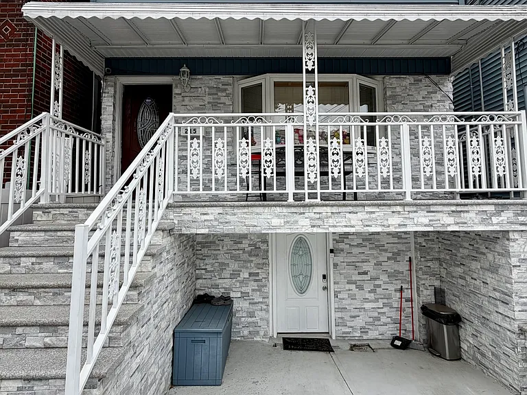 215 Seaview Ave — Photo 2