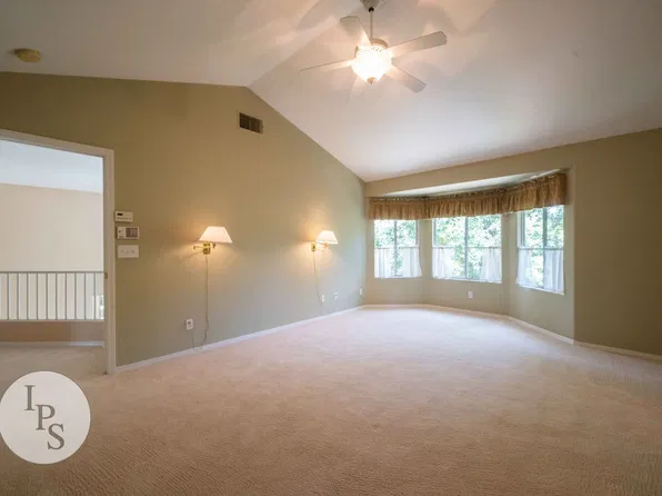 1184 E Province Dr, Fresno, CA 93720
