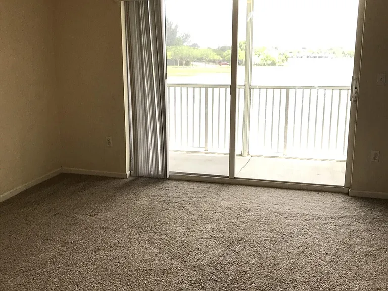 4234 Emerald Vis — Photo 10