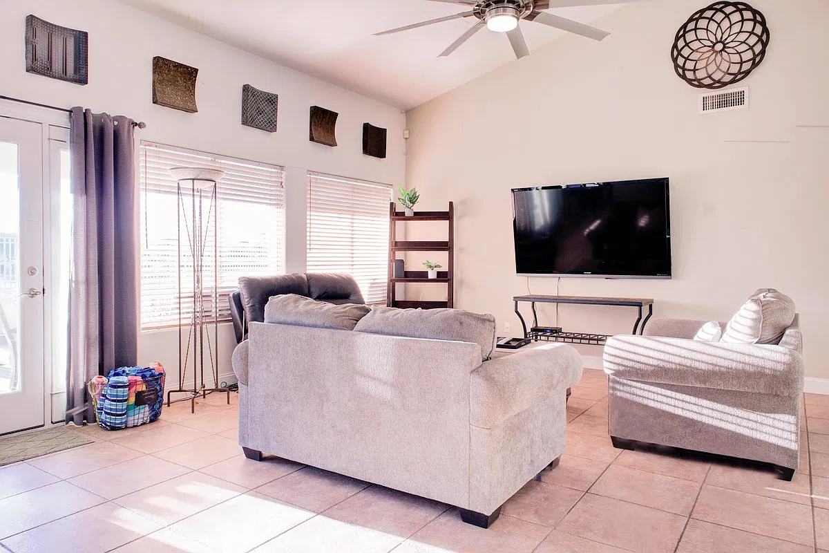 4 bed, 2210 sqft, $2,800 — Photo 4