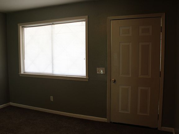 3rd image of 2440 Mecom Dr