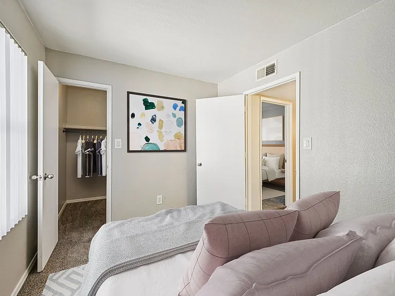 Jade Ridge Apartments — Photo 100