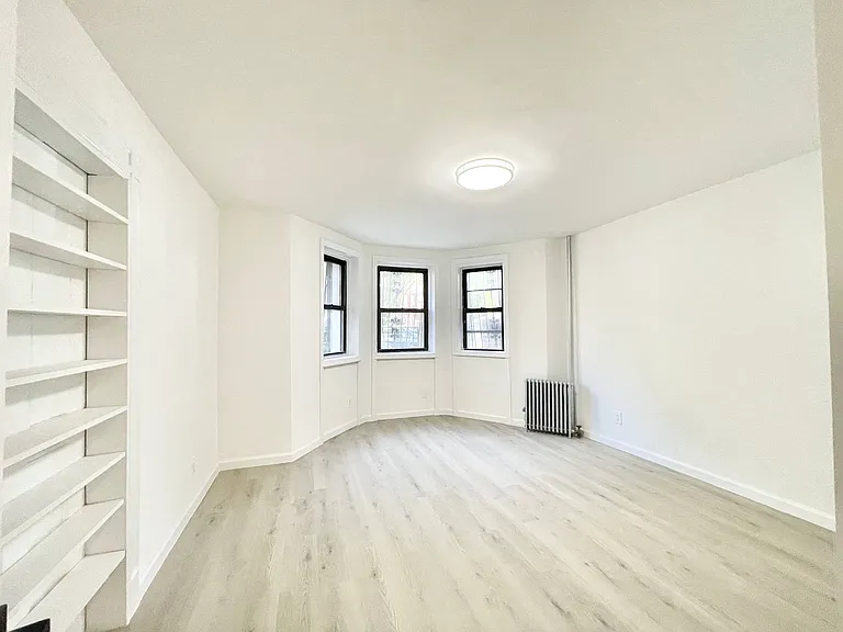 1007 Hart St #1 — Photo 5