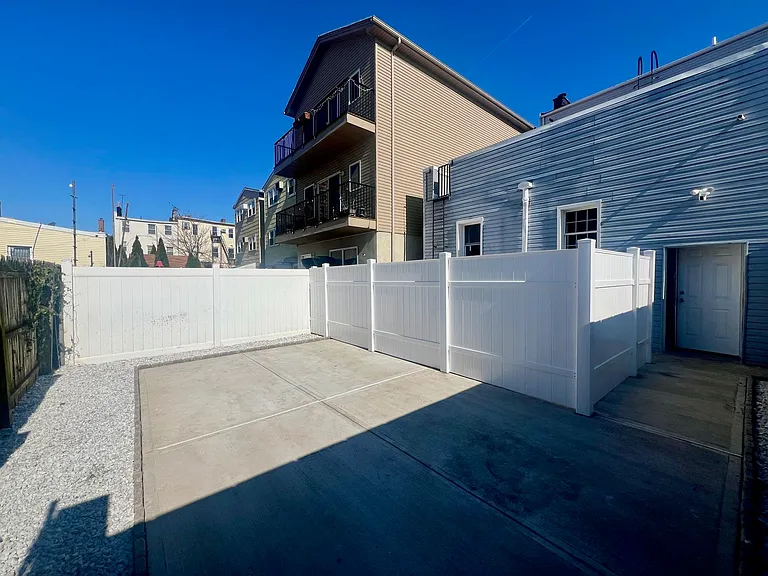 97 Saint Pauls Ave #1A — Photo 18