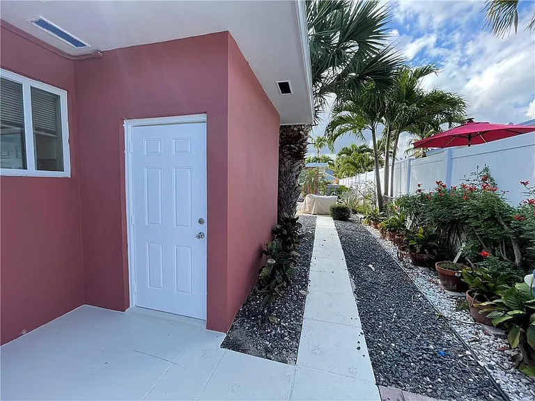 616 NE 11th Ave — Photo 14