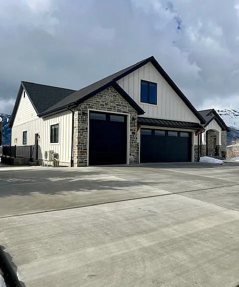 4025 E 4600 N #B — Photo 1