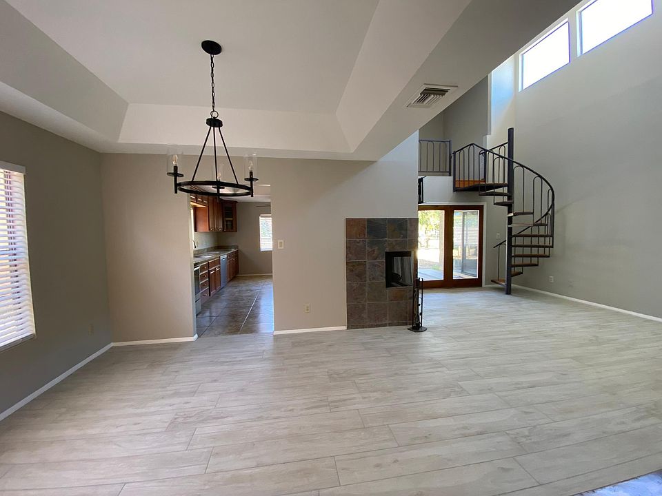 1st image of 558 N Spanish Springs Dr