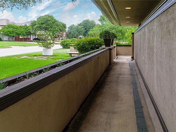 3rd image of 5404 Collinwood Ave