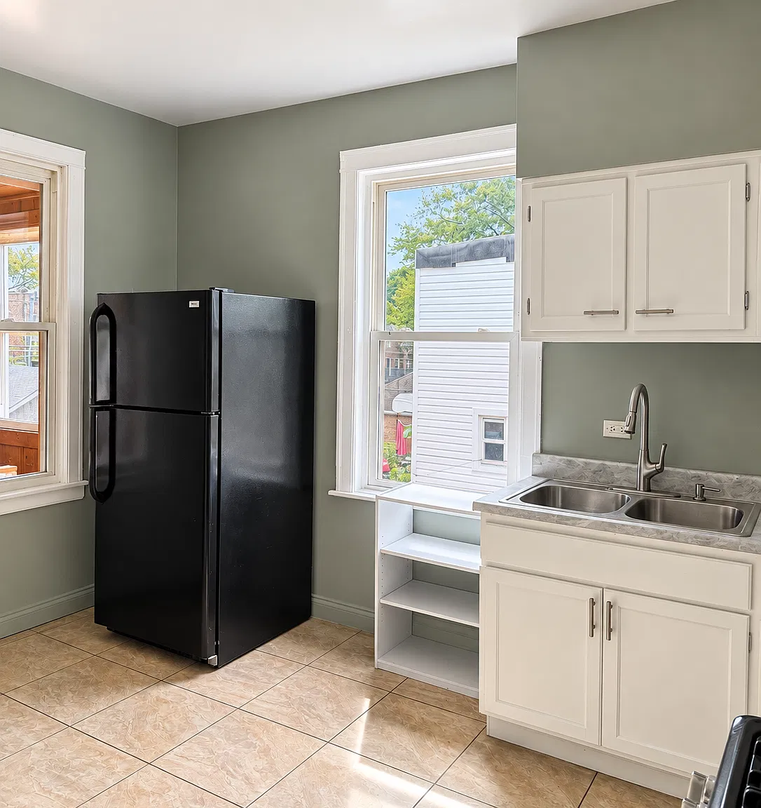 3 bed, 1200 sqft, $1,600 — Photo 3
