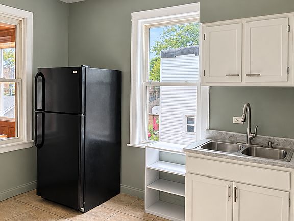 3rd image of 6551 S Talman Ave #2