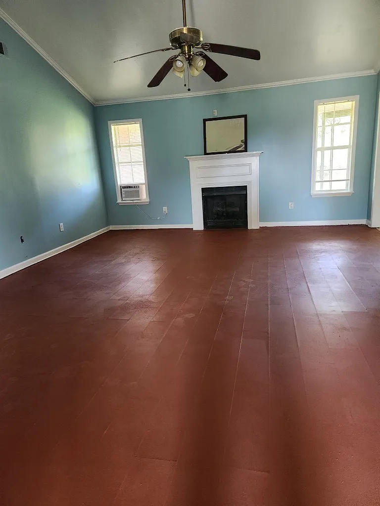 5 bed, 1919 sqft, $2,400 — Photo 2