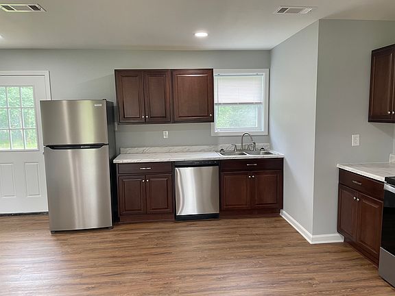 2nd image of 1109 Walker Dr