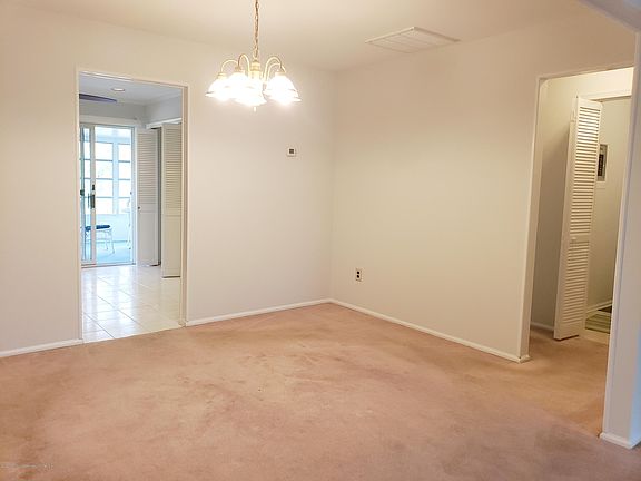 4th image of 77 Waterfront Dr