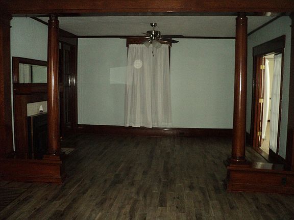 Dining area with new floor covering