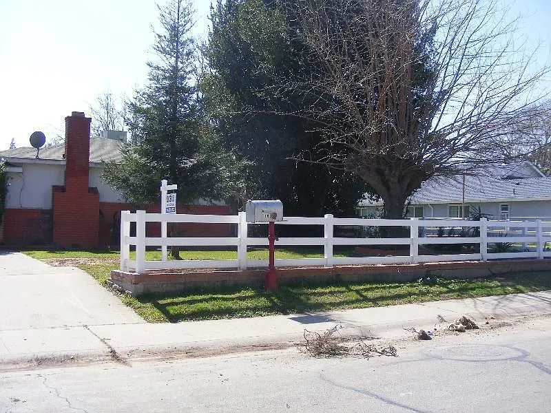 1032 Hawk Ave photo 1