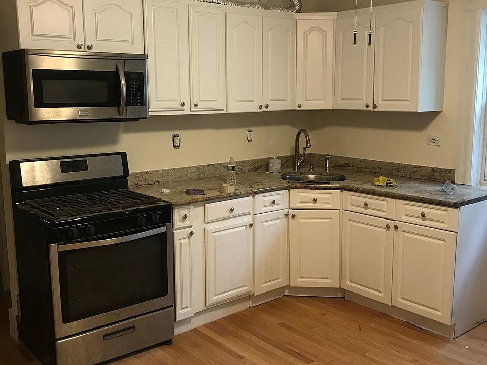 1st image of 126 Van Cortlandt Pk Ave