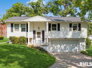1826 Glendale Rd, Clinton, IA 52732
