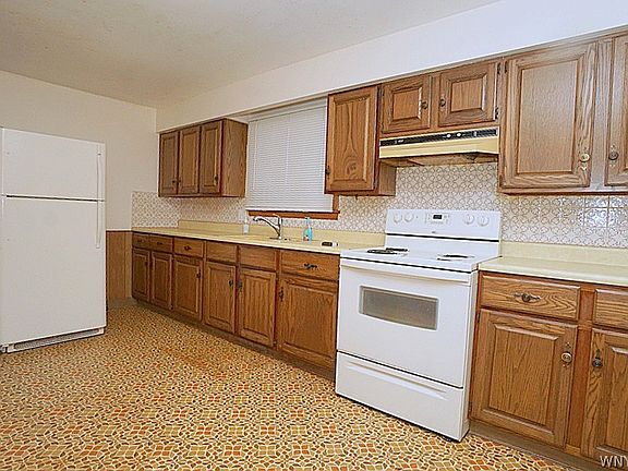 4th image of 31 Laurentian Dr