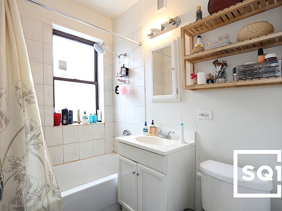 4th image of 3323 N Lakewood Ave #33253