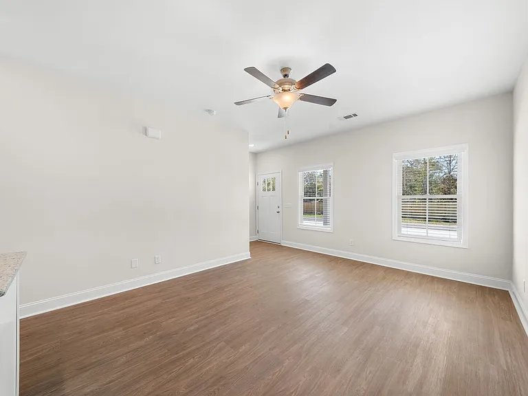 102 Skye Dr — Photo 7