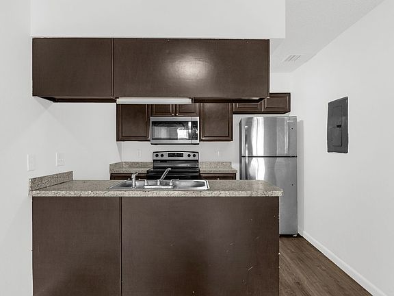3rd image of 2920 SE 53rd Ct APT B