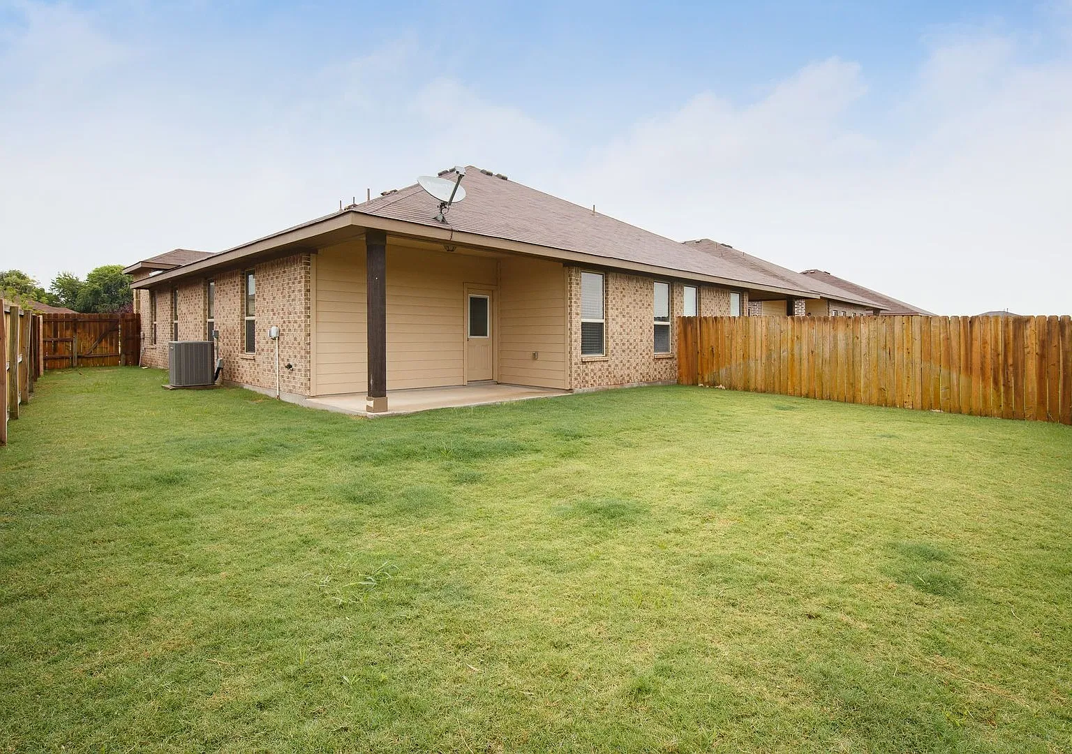Luxury Townhome Located In Pecan Park, Bastrop, Texas! — Photo 2