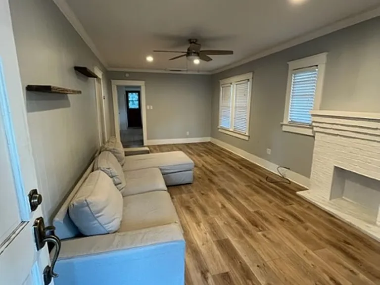 203 W Haya St — Photo 2