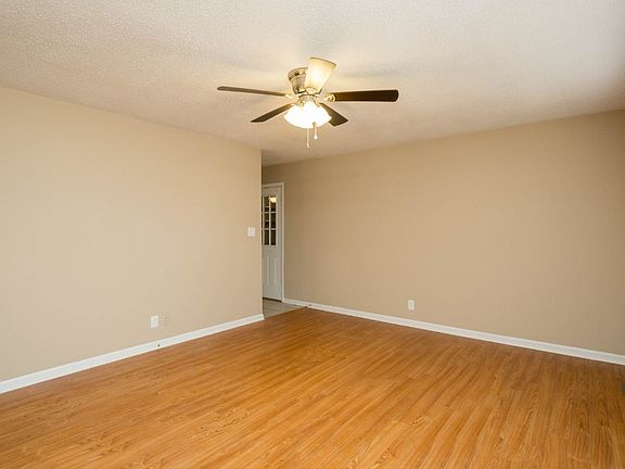 4th image of 243 Maplewood Dr