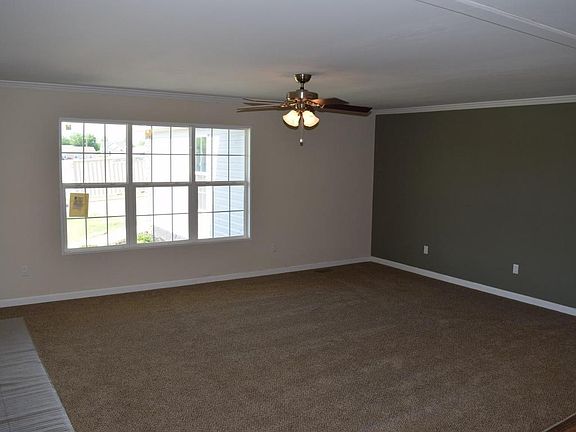 4th image of 402 Hartfield Ln