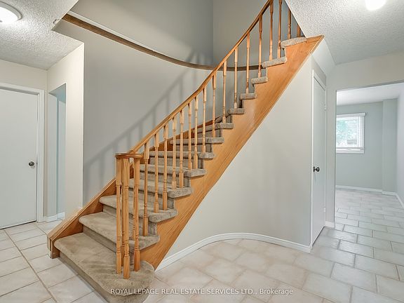 4th image of 265 Mississaga St