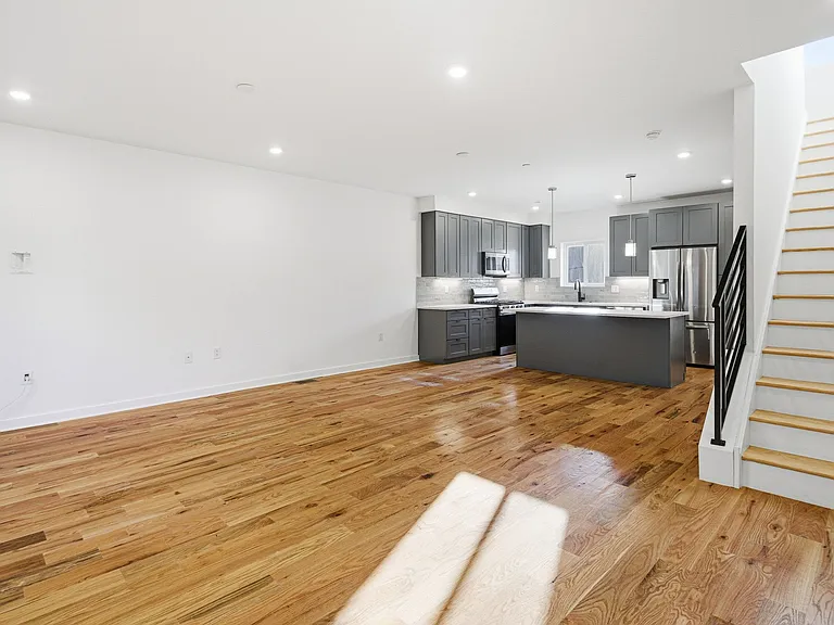 7013 Pipers Glen Way — Photo 2