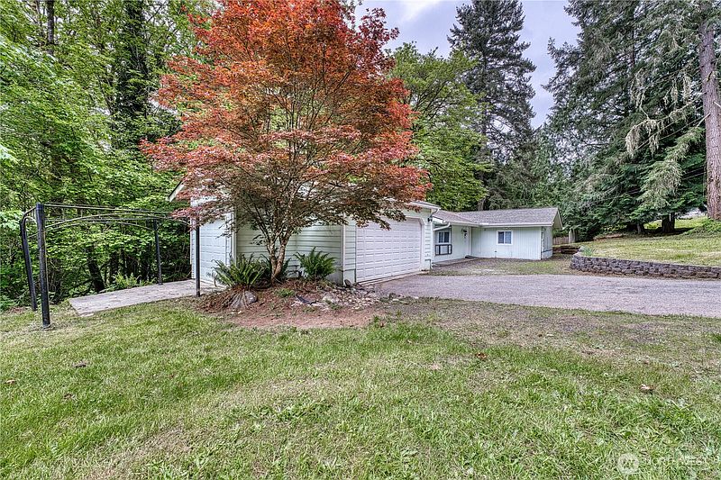 3rd image of 7924 Ohana Place NE