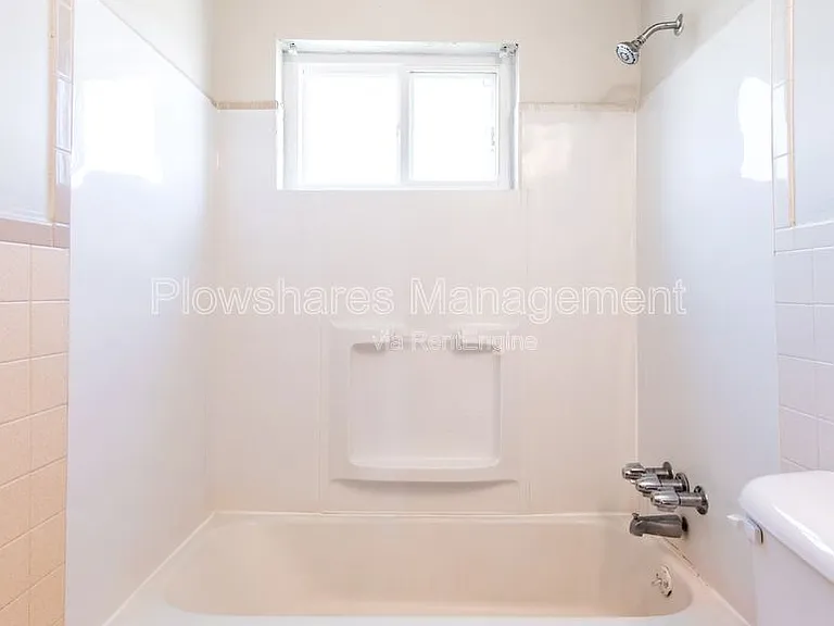 3205 Twin Oak Ln #8 — Photo 9