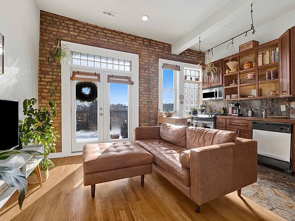 2nd image of 3107 W George St APT 3