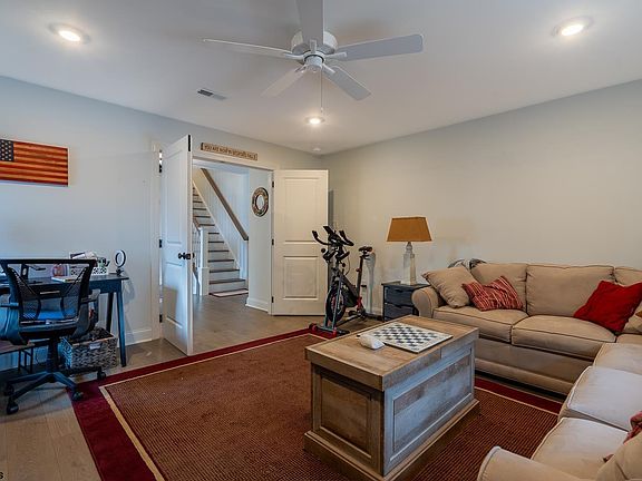 3rd image of 5517 Roberts Ave #S