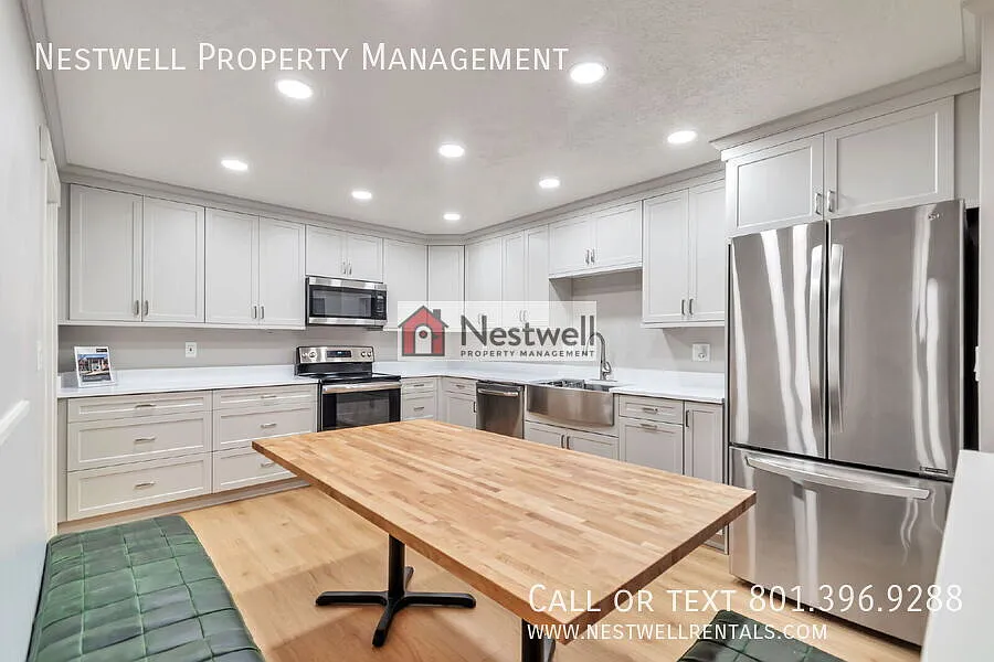 Charming 2-bed Top-floor condo in SLC — Photo 2