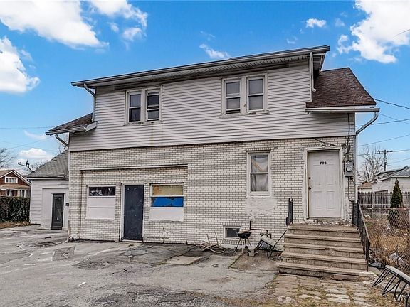 3rd image of 796 Walden Ave